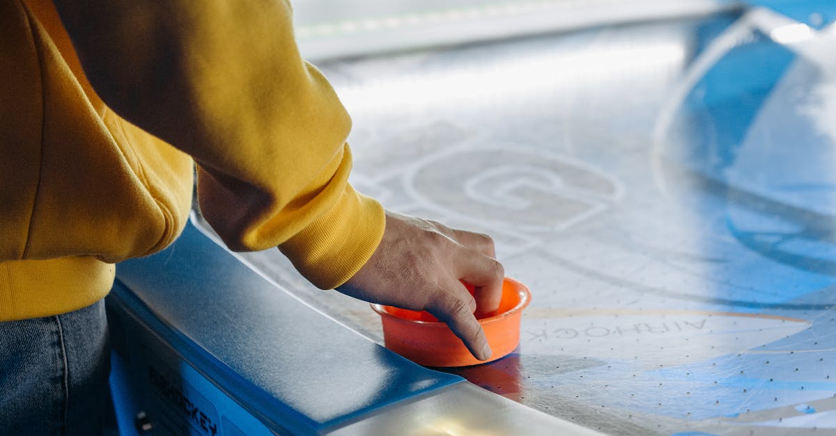 découvrez le plaisir du air hockey, un jeu dynamique et amusant qui allie stratégie et agilité. parfait pour les soirées entre amis ou en famille, testez vos compétences et défiez vos proches dans des parties palpitantes. idéal pour tous les âges, le air hockey promet des heures de divertissement!