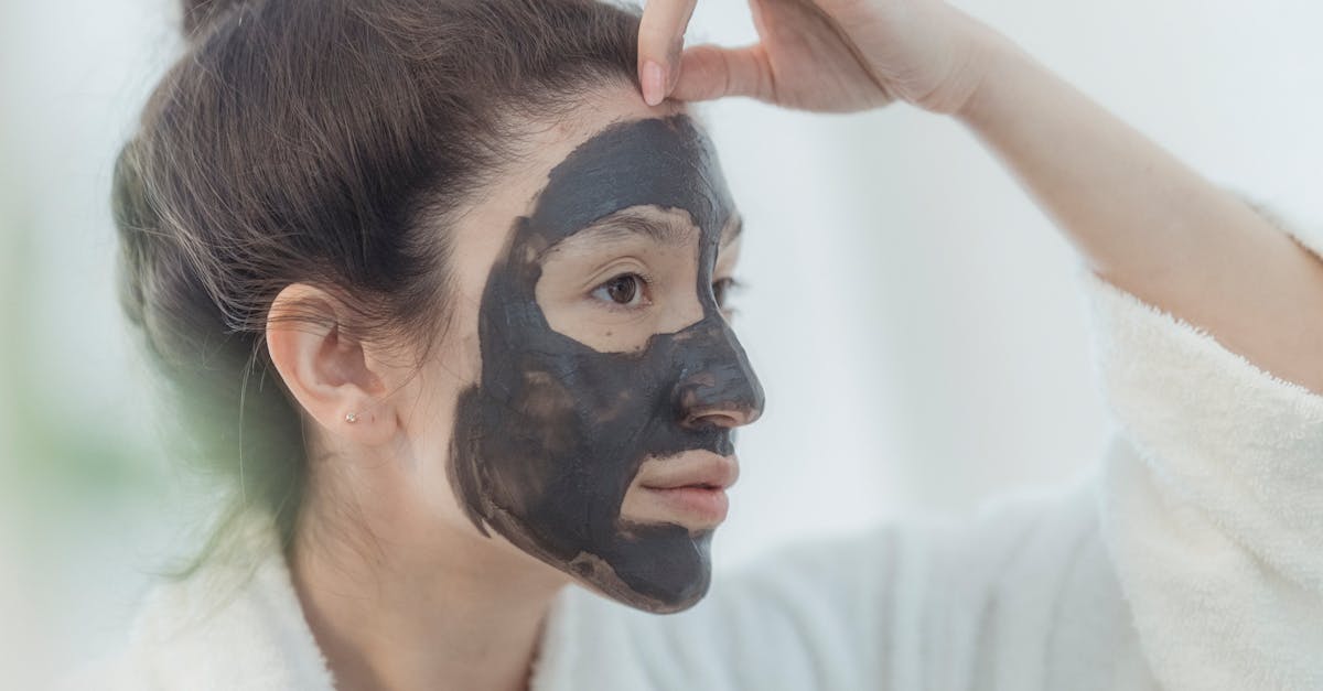 découvrez tout sur les points noirs : causes, traitements efficaces et astuces pour prévenir leur apparition. adoptez une routine de soins adaptée pour une peau éclatante et sans imperfections.