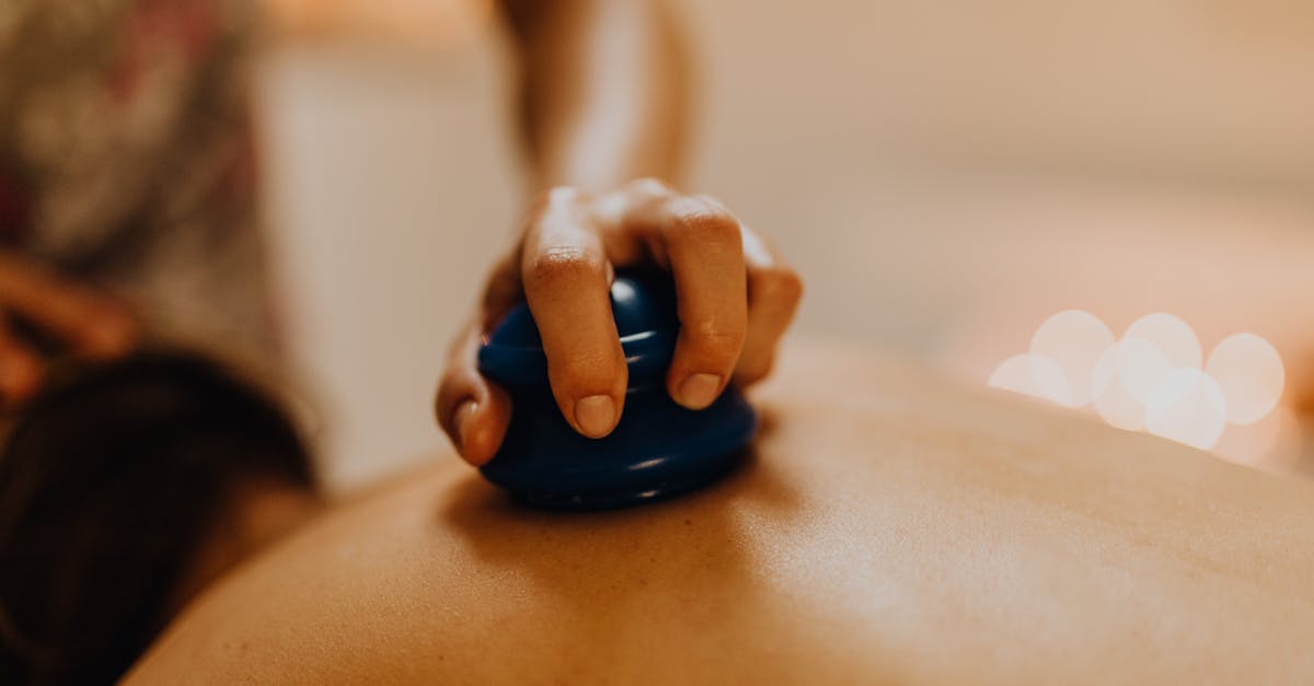 découvrez les bienfaits du cupping, une technique de thérapie par ventouses ancestrale qui améliore la circulation sanguine, soulage les douleurs musculaires et favorise la détente. explorez cette méthode naturelle pour revitaliser votre corps et votre esprit.