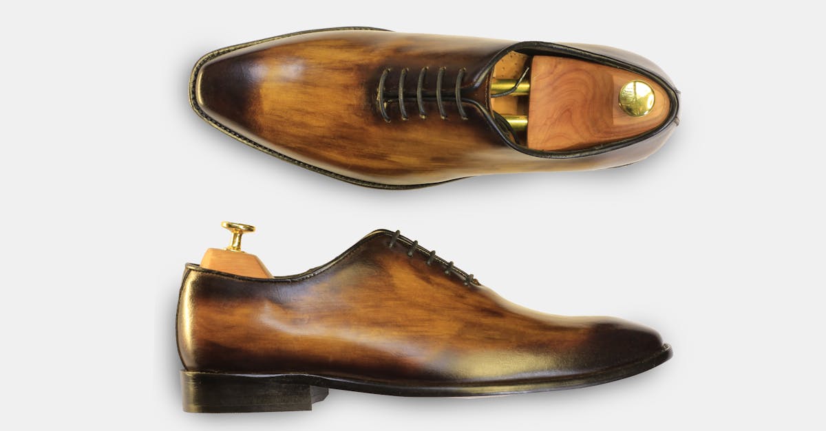 découvrez notre sélection incontournable de chaussures pour hommes, alliant style et confort. que ce soit pour une occasion spéciale ou un usage quotidien, trouvez la paire essentielle qui complétera votre garde-robe avec élégance.