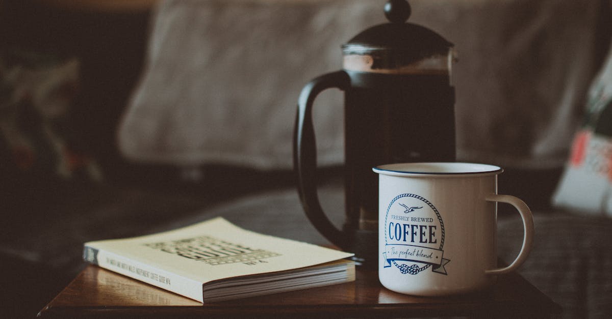 découvrez l'art de préparer un café savoureux avec notre presse française. apprenez à utiliser cet outil emblématique pour obtenir une infusion riche et aromatique, idéale pour les amoureux du café.