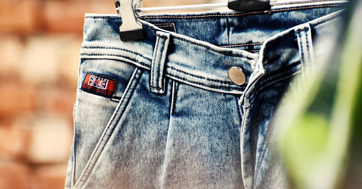 découvrez notre collection de jeans tendance, alliant confort et style. que vous cherchiez un modèle classique ou une coupe moderne, trouvez le jean parfait qui mettra en valeur votre silhouette.