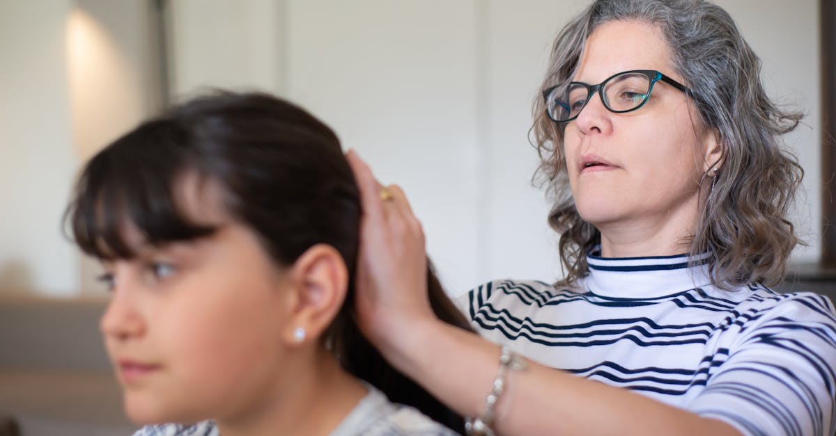 découvrez nos conseils et astuces efficaces pour prendre soin des cheveux gras. apprenez à choisir les bons produits, à adopter une routine capillaire adaptée et à dire adieu aux cheveux huileux pour une chevelure saine et équilibrée.