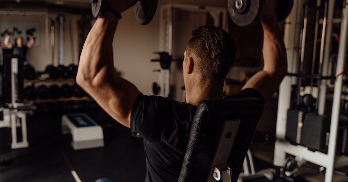 découvrez nos exercices efficaces pour renforcer et sculpter le haut de la poitrine. que vous soyez débutant ou confirmé, améliorez votre entraînement avec des techniques ciblées pour un développement musculaire optimal.