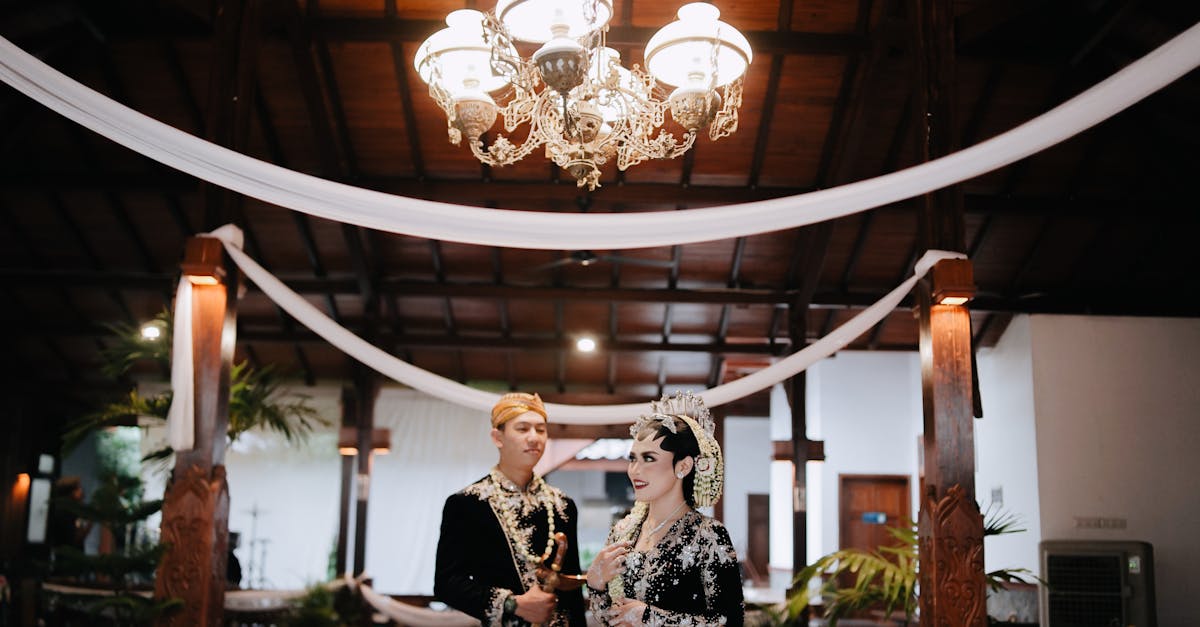 découvrez notre sélection élégante de tenues de mariage, alliant style et confort pour tous les membres de la fête. que vous soyez le couple, le témoin ou un invité, trouvez l'ensemble parfait pour célébrer ce jour inoubliable.