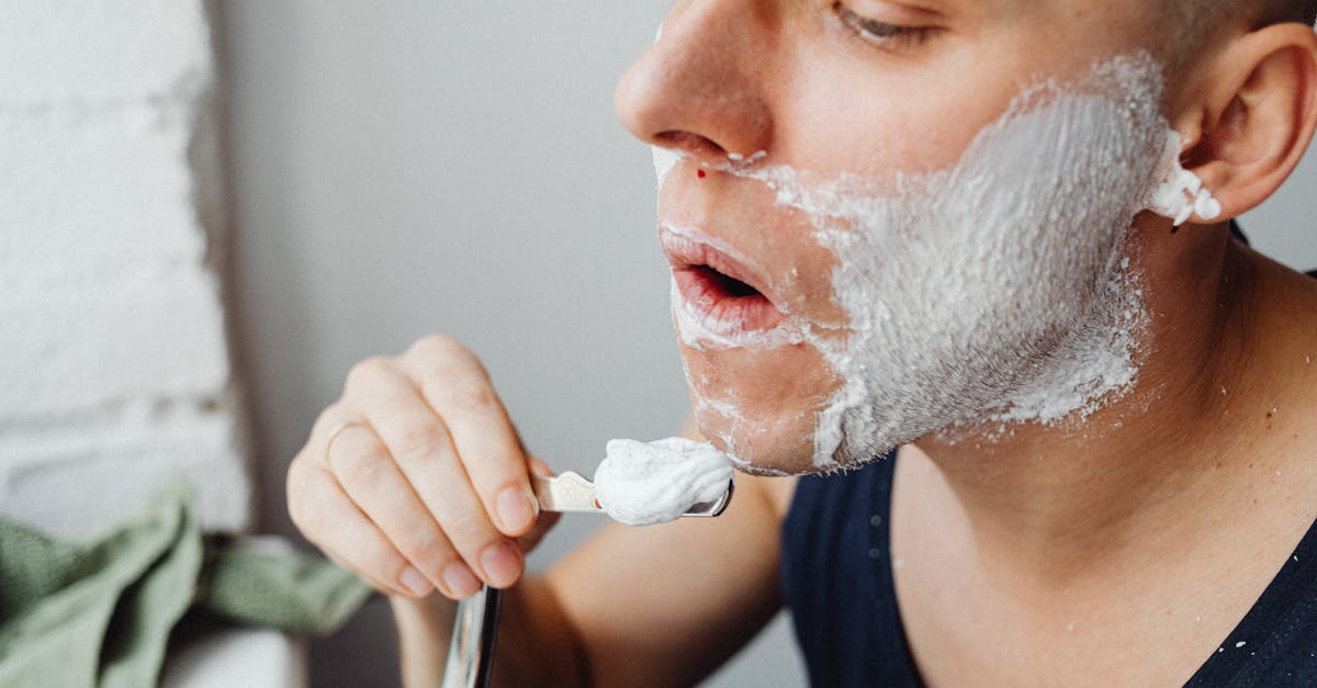 découvrez notre guide sur le lissage de la barbe pour obtenir une apparence soignée et raffinée. apprenez les meilleures techniques et produits pour dompter les poils indisciplinés et afficher une barbe parfaitement lisse.