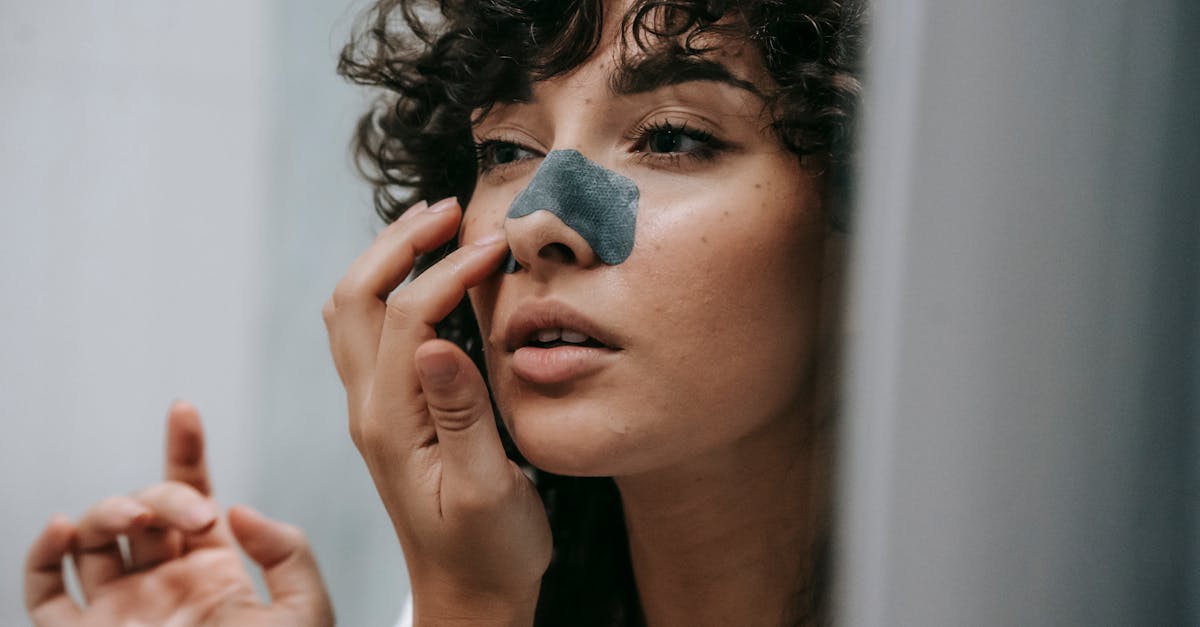 découvrez tout ce qu'il faut savoir sur les points noirs : causes, traitements et astuces pour une peau saine et éclatante. apprenez à prévenir leur apparition et à les éliminer efficacement pour un teint parfait.