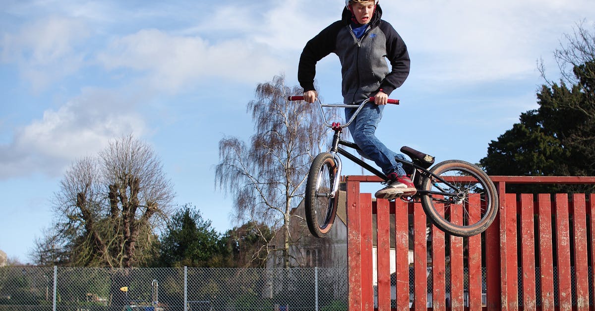 découvrez l'univers passionnant du bmx, un sport collectif et individuel à sensations fortes. que vous soyez débutant ou expert, trouvez des conseils, des techniques, et des actualités sur les dernières tendances et compétitions de bmx.