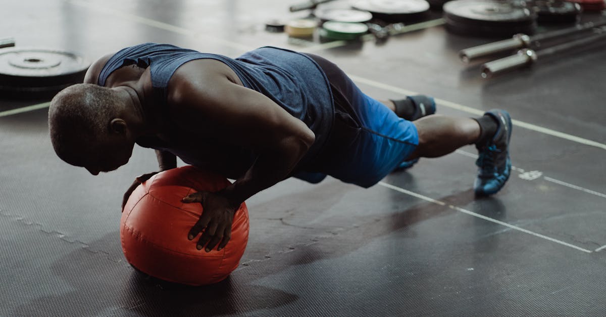 découvrez comment les burpees, un exercice complet et efficace, peuvent transformer votre entraînement. apprenez les bonnes techniques et intégrez cet élément phare du fitness dans votre routine pour améliorer votre force et votre endurance.