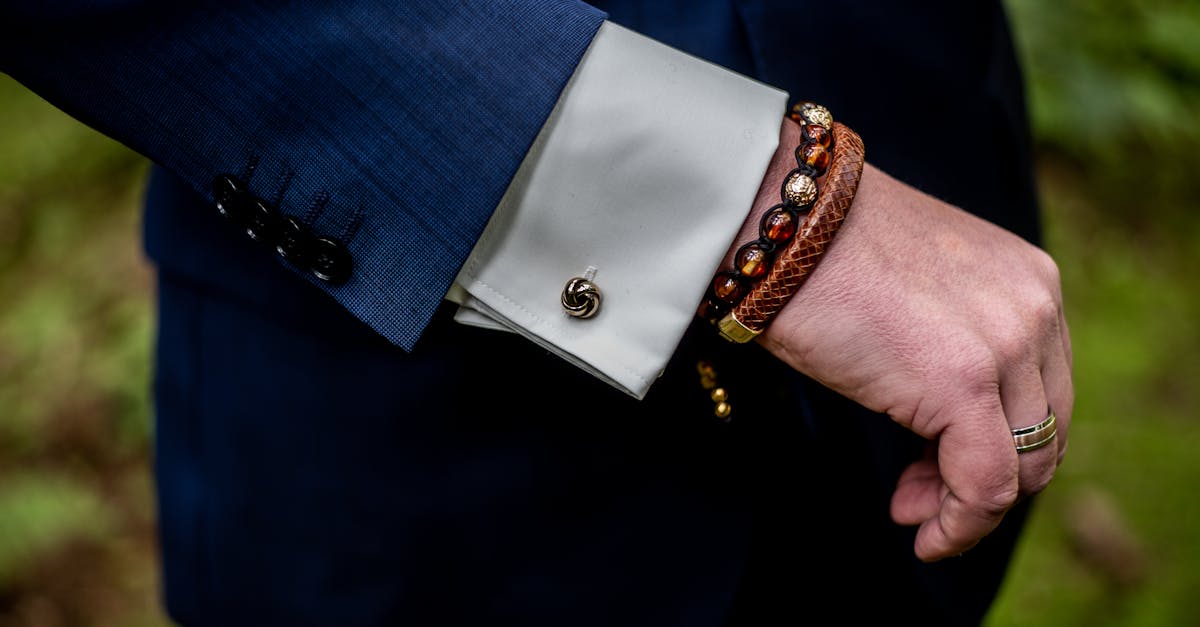 découvrez notre collection exclusive de bracelets en cuir, alliant élégance et durabilité. parfaits pour tous les styles, ces accessoires ajoutent une touche unique à votre tenue. explorez dès maintenant nos modèles artisanaux, conçus pour sublimer votre poignet.