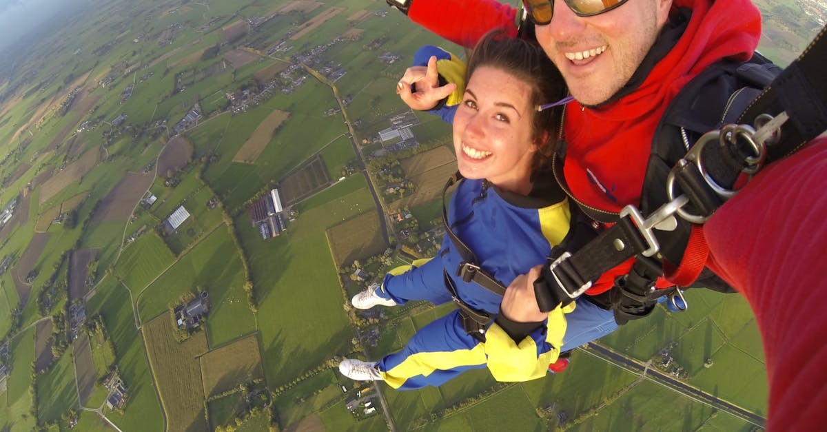 vivez une expérience inoubliable avec le parachutisme ! plongez dans les cieux et ressentez l'adrénaline en effectuant un saut en tandem ou en solo. découvrez la beauté des paysages depuis les airs et laissez-vous porter par la liberté de voler. réservez votre aventure dès aujourd'hui !