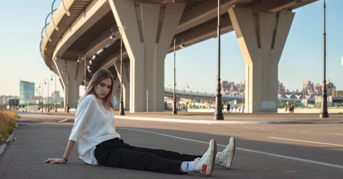 découvrez l'univers du streetwear, une mode urbaine qui allie confort et style. explorez les dernières tendances, des pièces uniques et des collaborations exclusives pour exprimer votre personnalité avec audace.