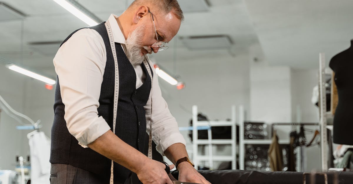 découvrez les dernières tendances de la mode masculine avec notre guide complet. trouvez des conseils sur le style, les vêtements essentiels et les accessoires pour un look contemporain et élégant.