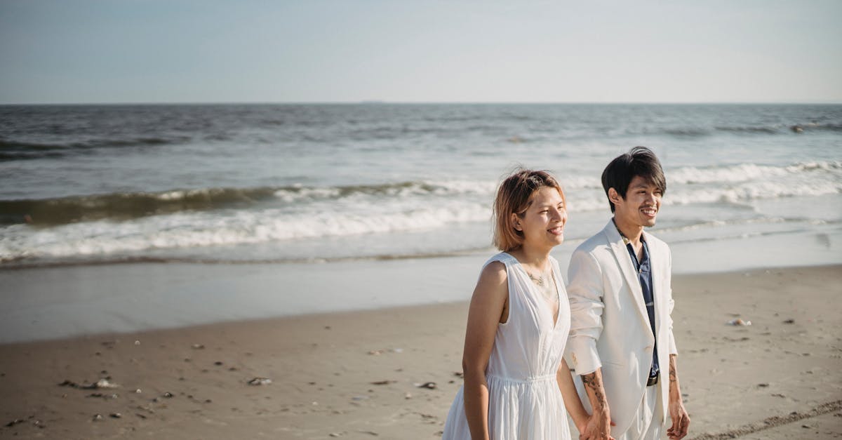 découvrez notre guide ultime sur les tenues de mariage à la plage, avec des conseils pour choisir des vêtements élégants et adaptés à l'environnement côtier, et faites de votre cérémonie un moment inoubliable au bord de l'eau.