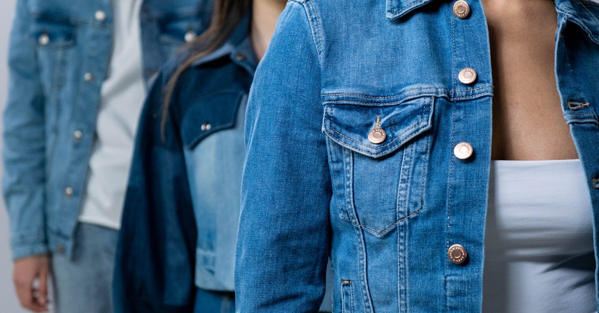 découvrez notre collection de bomber jackets tendance, alliant confort et style. parfaits pour toute occasion, ces jackets apportent une touche moderne à votre garde-robe. explorez des modèles variés et personnalisez votre look dès aujourd'hui !