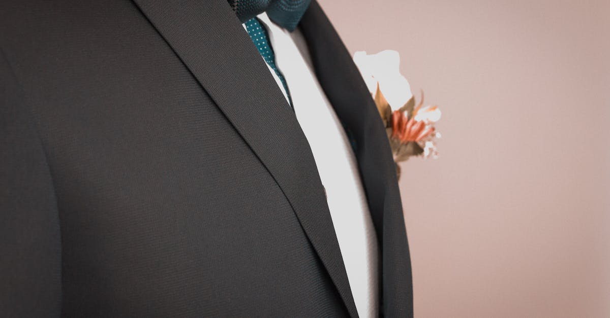 découvrez notre guide ultime sur les boutonnières : techniques, styles et conseils pour réaliser des boutonnières parfaites sur vos vêtements. apprenez à ajouter une touche d'élégance à vos créations couture avec des astuces professionnelles.