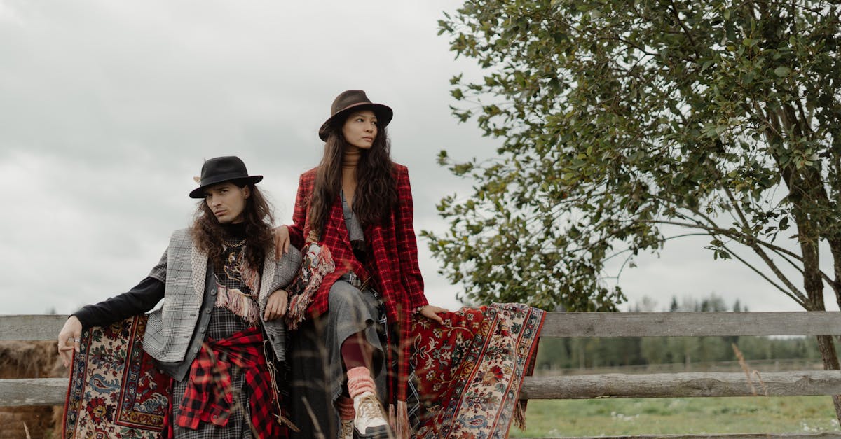 découvrez l'authenticité du harris tweed, un tissu écossais fait à la main, réputé pour sa qualité exceptionnelle et son style intemporel. idéal pour des vêtements chics et durables, le harris tweed allie tradition et modernité, apportant une touche unique à votre garde-robe.