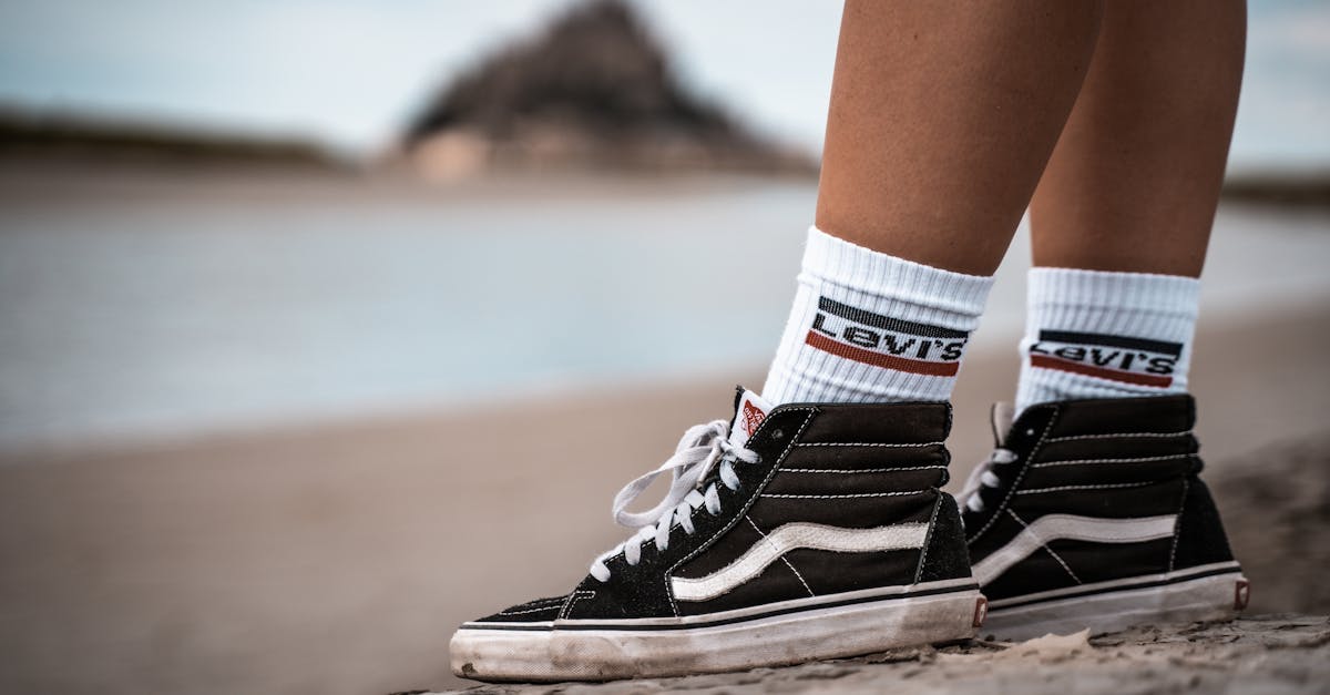 découvrez le jeans iconique levi's 501, symbole intemporel de style et de confort. avec sa coupe classique et sa durabilité, il s'adapte à toutes les occasions. optez pour l'authenticité et le caractère avec levi's.
