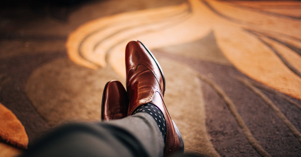 découvrez notre classement des chaussures pour hommes, mettant en avant les modèles les plus tendance et les plus confortables. que vous recherchiez des baskets, des chaussures habillées ou des bottes, trouvez les meilleures options pour tous les styles et toutes les occasions.