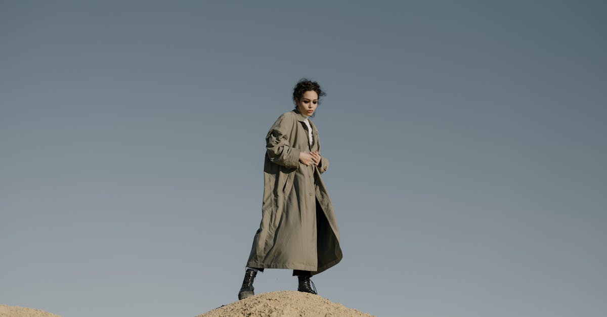 découvrez notre collection d'overcoats élégants et intemporels, parfaits pour affronter les températures froides tout en ajoutant une touche de chic à votre garde-robe. explorez des styles variés et des matières de qualité pour un confort optimal.