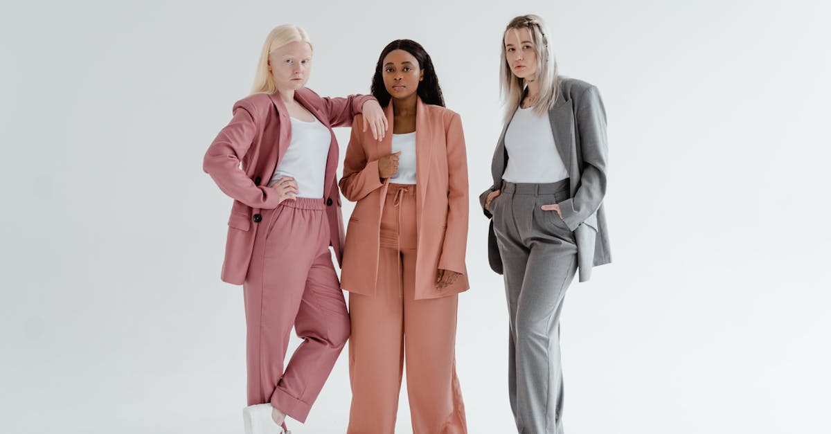 découvrez les pantalons plissés, une tendance incontournable qui allie confort et élégance. parfaits pour toutes les occasions, ces pantalons offrent une silhouette moderne et sophistiquée, tout en étant faciles à associer avec vos vêtements préférés. adoptez le style chic et décontracté des pantalons plissés dès maintenant!