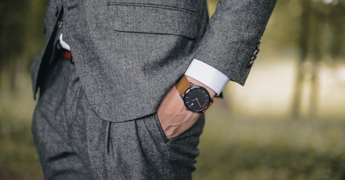 découvrez l'élégance des pochettes de costume avec notre sélection raffinée de pocket squares. parfaites pour ajouter une touche de style à vos tenues, nos pochettes allient sophistication et originalité. explorez les différents motifs et textures pour accessoiriser votre look avec panache.