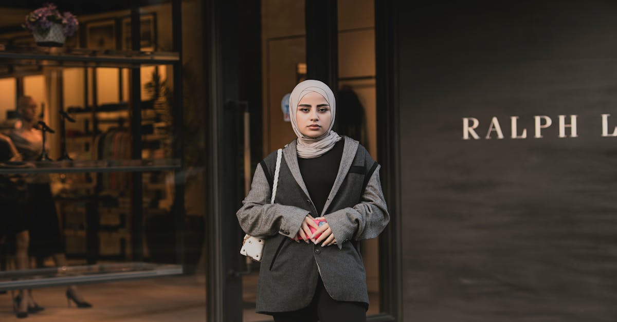 découvrez l'univers raffiné de ralph lauren, une marque emblématique synonymes de style, élégance et sophistication. explorez notre sélection de vêtements, accessoires et articles pour la maison alliant tradition et modernité.