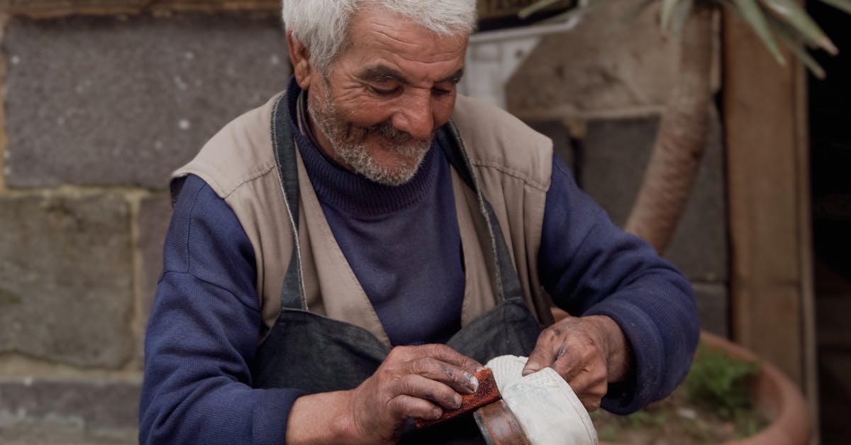 découvrez notre sélection de cirages pour chaussures, spécialement conçus pour redonner éclat et protection à vos souliers. idéal pour tous les types de cuir, notre cirage facilite l'entretien de vos chaussures tout en prolongeant leur durée de vie.
