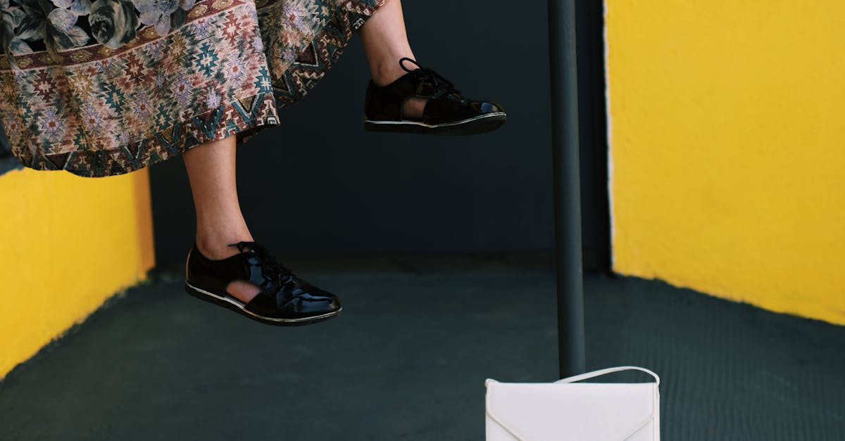 découvrez notre large gamme de cirages pour chaussures, conçus pour nourrir, protéger et faire briller vos souliers. offrez-leur la meilleure des présentations et prolongez leur durée de vie avec notre sélection de produits de qualité.