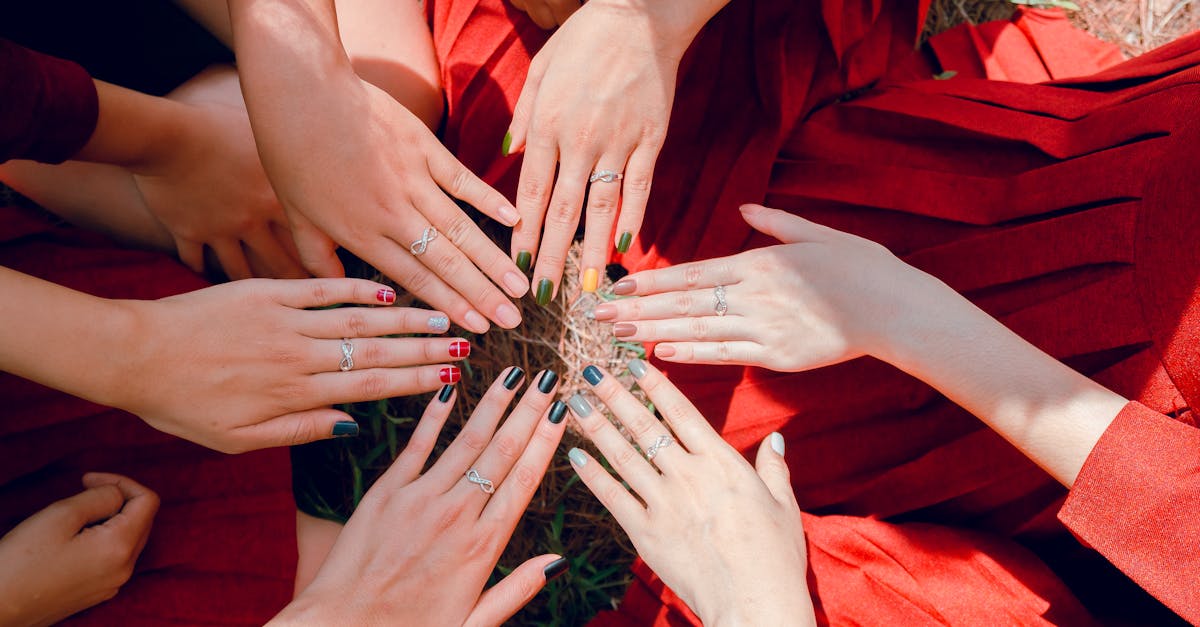 découvrez notre collection unique de bagues signet, alliant élégance et tradition. que ce soit pour un usage quotidien ou pour des occasions spéciales, nos designs raffinés sauront sublimer votre style. trouvez la bague signet parfaite pour vous ou pour offrir.
