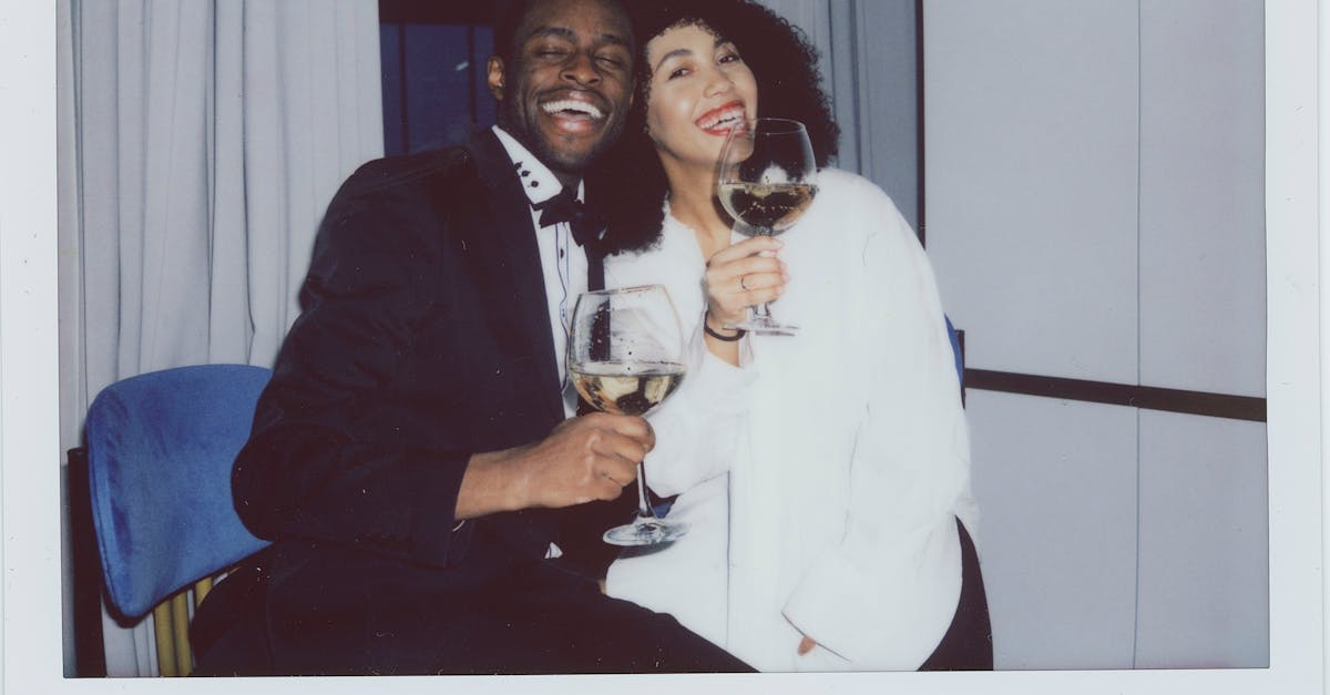 découvrez l'élégance intemporelle du tuxedo, un incontournable pour toutes vos soirées sophistiquées. apprenez à choisir le modèle parfait, à accéder aux dernières tendances, et à porter ce costume avec style et confiance. que ce soit pour un mariage, une gala ou un événement formel, le tuxedo est le symbole du raffinement et du bon goût.