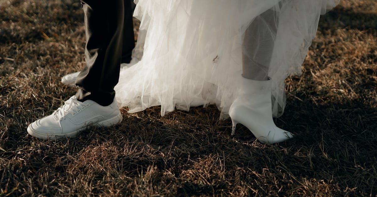 découvrez le tuxedo, l'icône du style élégant pour les occasions spéciales. que ce soit pour un mariage, un gala ou une soirée élégante, le tuxedo allie sophistication et charme intemporel. explorez notre guide pour choisir le modèle parfait et accessoiriser votre tenue avec goût.