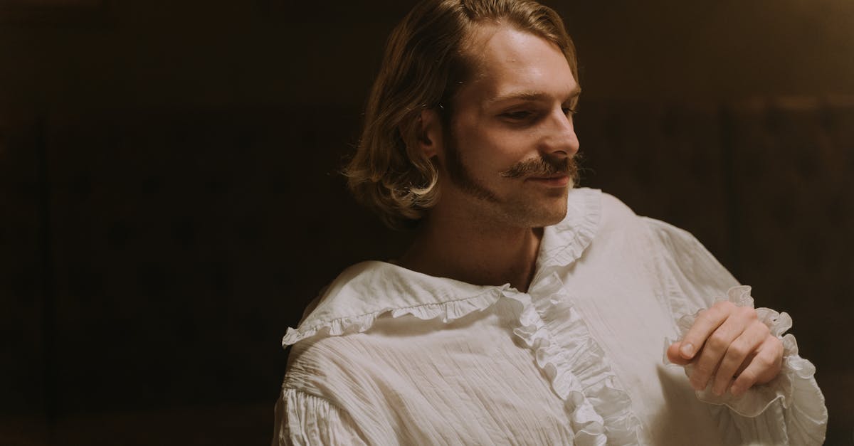 découvrez l'élégance intemporelle de la mode masculine victorienne. plongez dans l'univers raffiné des costumes, des accessoires et des styles qui ont marqué cette époque emblématique, alliant sophistication et caractère.
