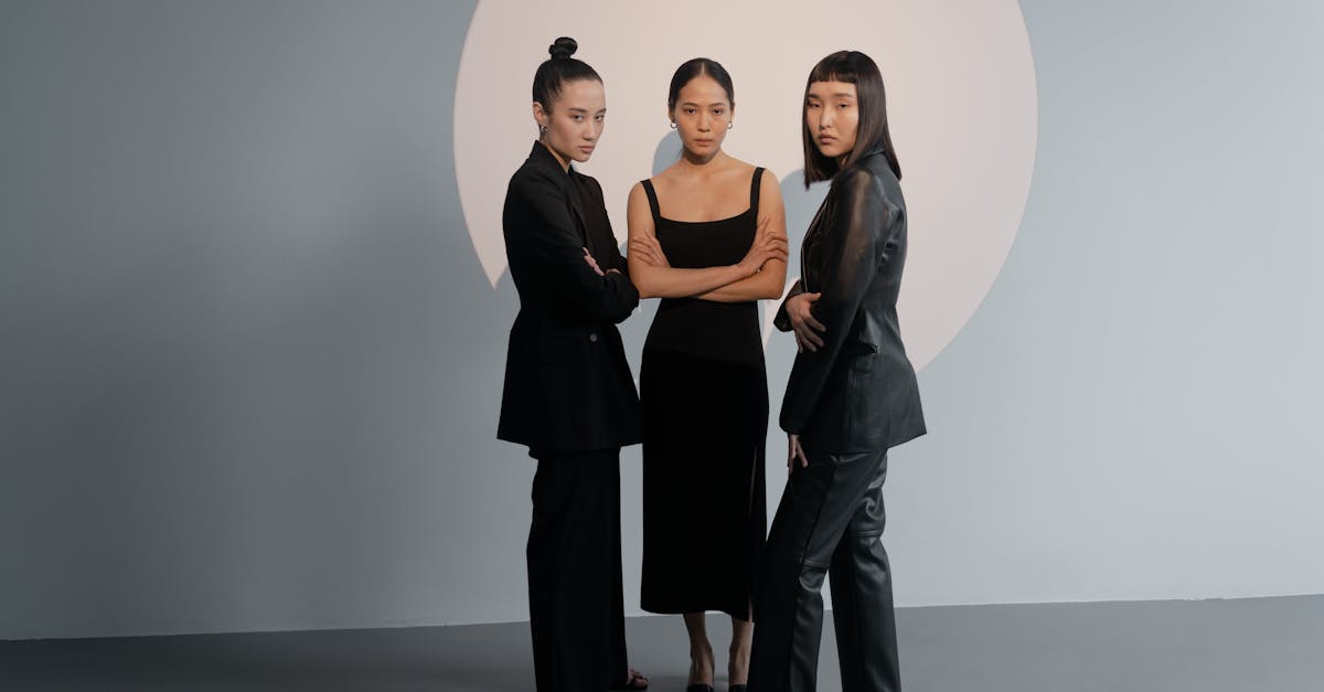 découvrez tout le vocabulaire essentiel autour du blazer : définitions, termes techniques et expressions à connaître pour mieux comprendre et parler de ce vêtement incontournable.