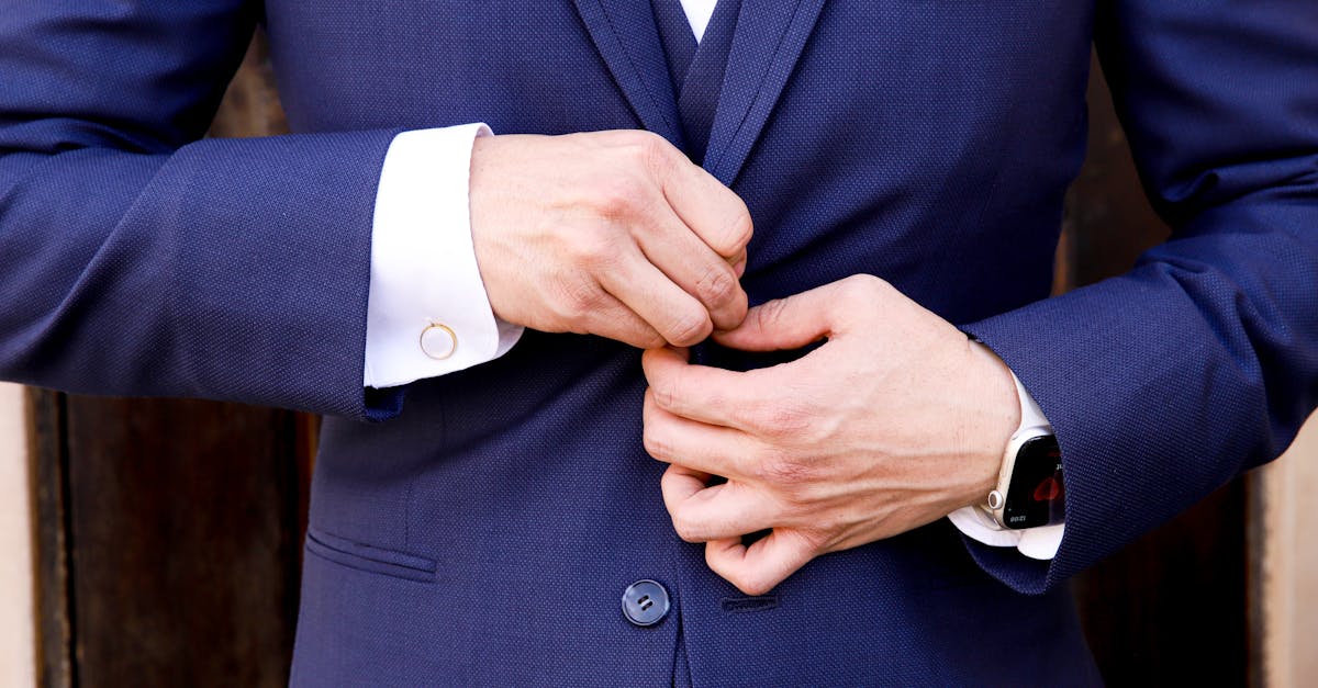 découvrez notre collection élégante de boutons de manchette, parfaits pour ajouter une touche de sophistication à vos tenues formelles. offrez-vous un style unique et raffiné avec nos designs variés adaptés à toutes les occasions.