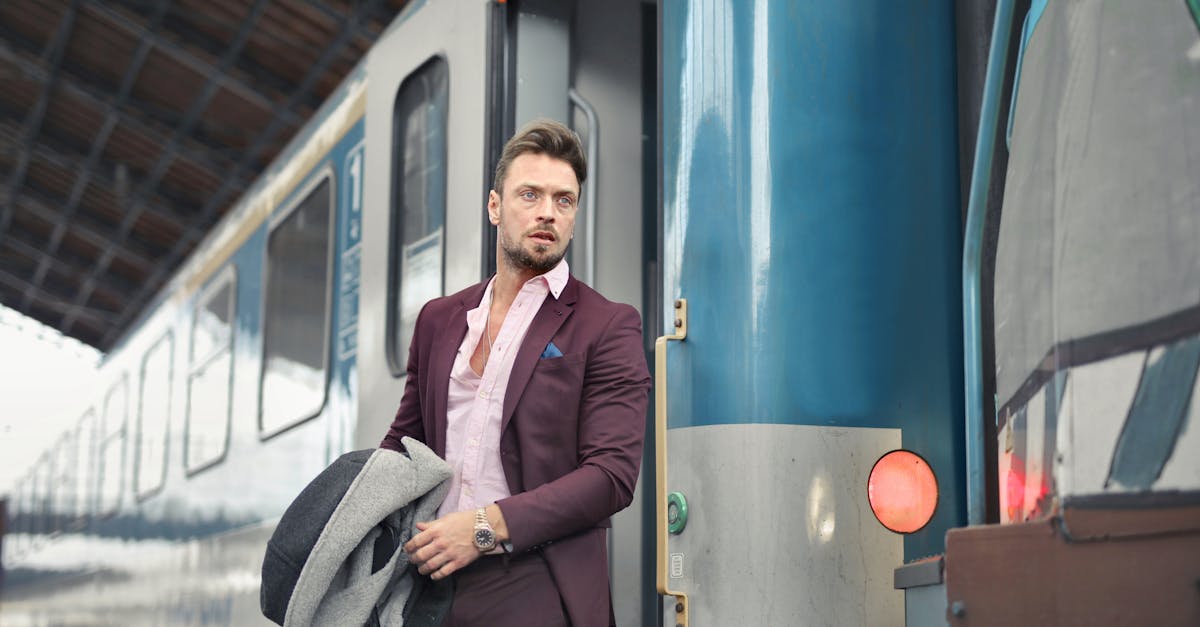 découvrez l'univers du gentleman : un mélange d'élégance, de raffinement et de respect. explorez des conseils sur le style, le comportement et l'attitude pour incarner cet art de vivre au quotidien.