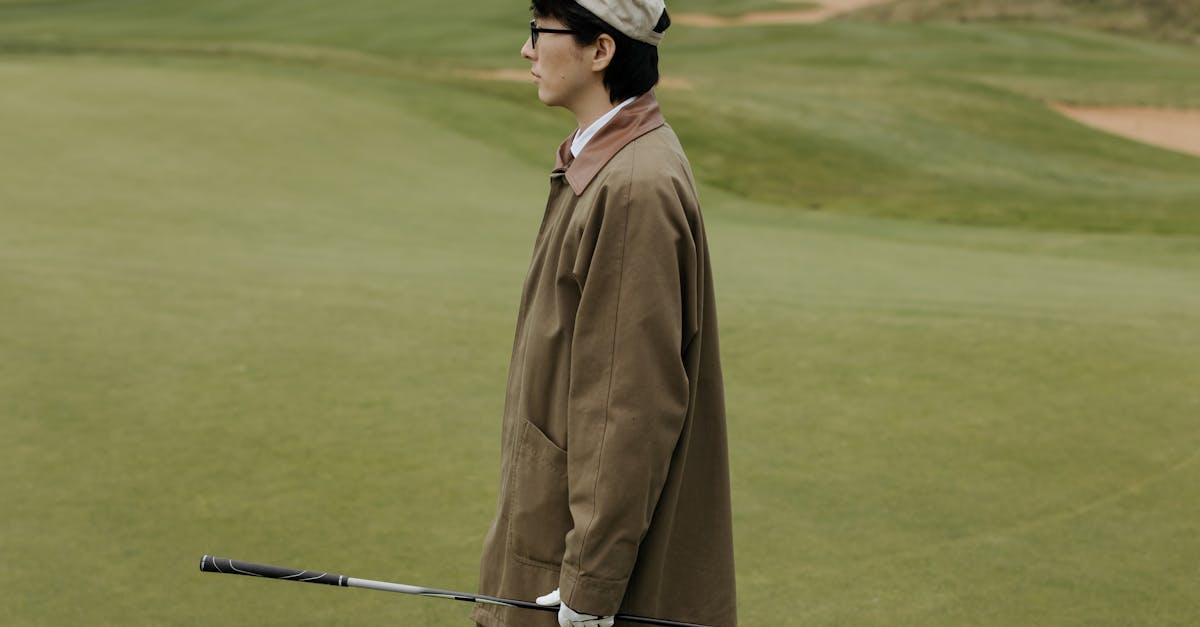 découvrez les tenues de golf idéales : conseils, tendances et vêtements adaptés pour allier confort et élégance sur le green. choisissez l’équipement parfait pour performer avec style.