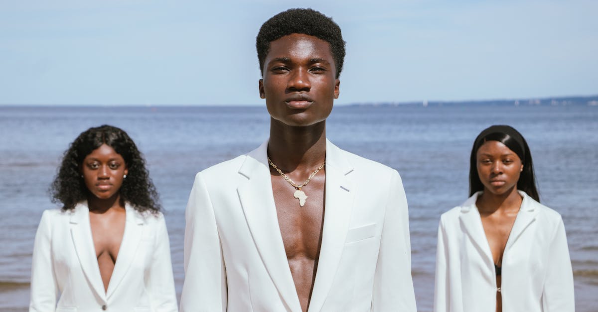 découvrez notre collection de jackets tendance, alliant style et confort. parfaites pour toutes les saisons, nos vestes sont conçues pour compléter votre garde-robe avec élégance. explorez notre sélection dès maintenant !