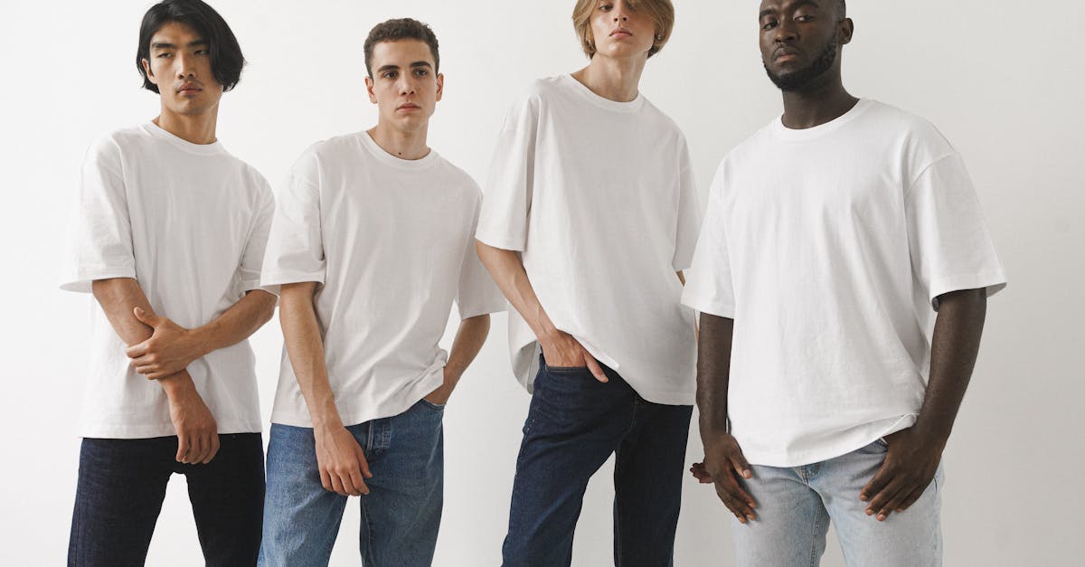 mode homme: découvrez tendances, conseils style et idées de looks pour chaque saison. inspirez-vous pour une garde-robe moderne et élégante au quotidien.