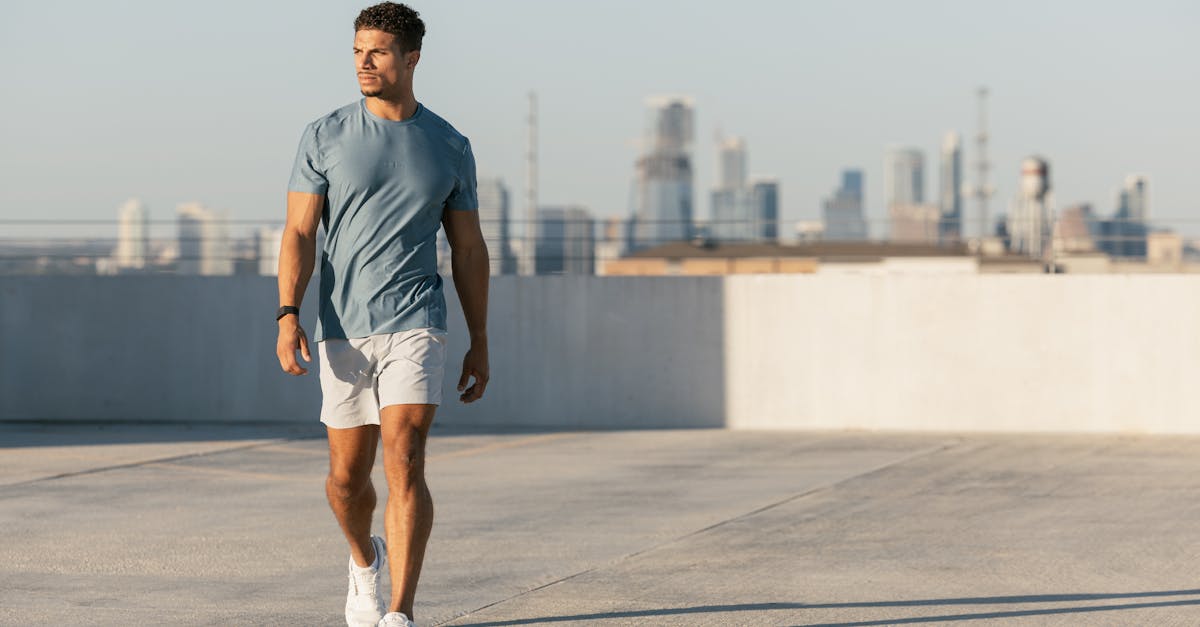 découvrez notre sélection de shorts pour homme alliant style, confort et praticité. idéals pour le sport, les loisirs ou les journées d'été, trouvez le modèle parfait adapté à vos envies.