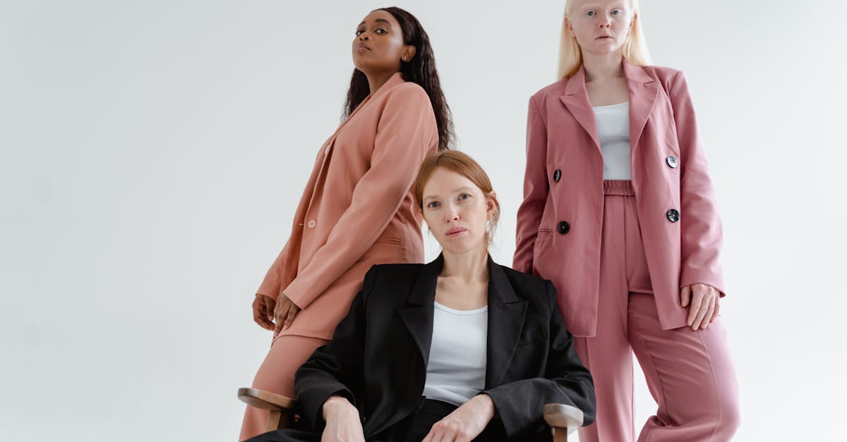découvrez notre collection de blazers navy, alliant élégance et sophistication. parfaits pour toutes les occasions, ces vêtements intemporels apporteront une touche de classe à votre garde-robe. achetez maintenant et redéfinissez votre style !