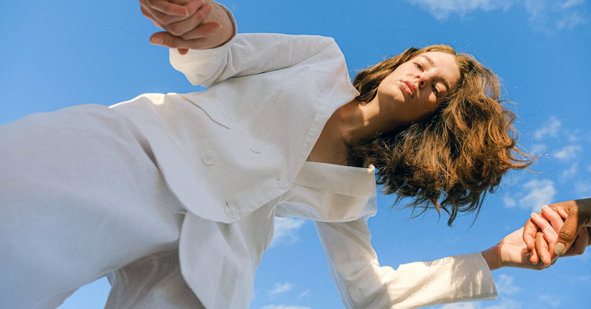 découvrez notre sélection de pantalons plissés alliant élégance, confort et modernité. adoptez un look tendance et sophistiqué avec ces modèles incontournables pour toutes les occasions.
