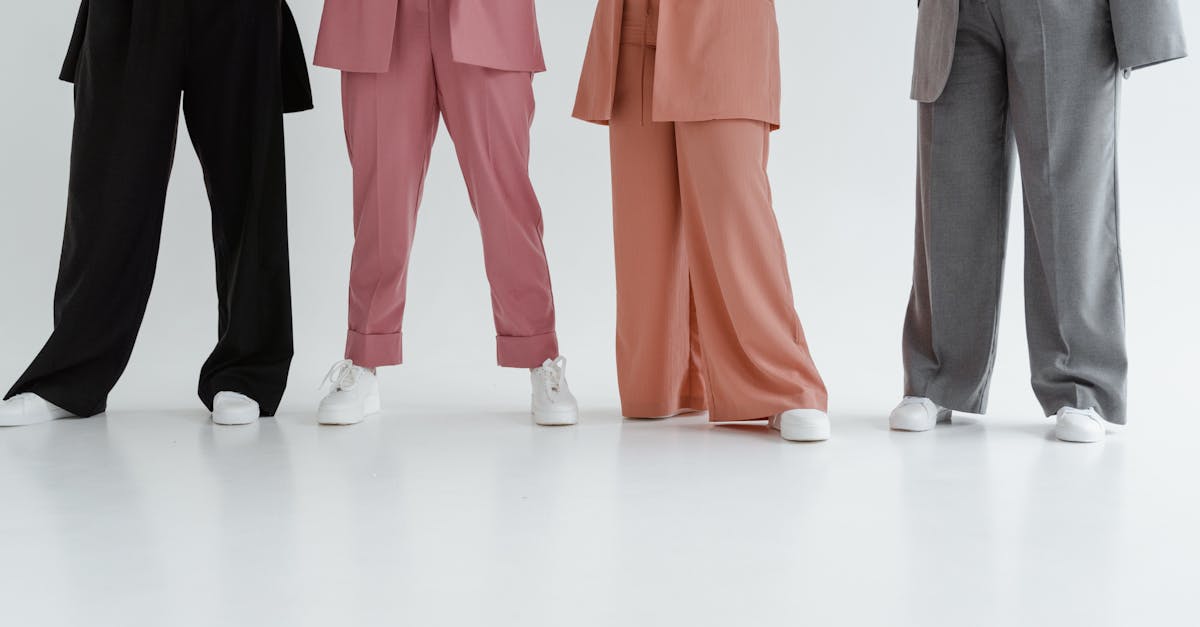 découvrez notre collection de pantalons plissés modernes et élégants, parfaits pour un look chic et décontracté. trouvez le modèle idéal pour toutes les occasions sur notre boutique en ligne.