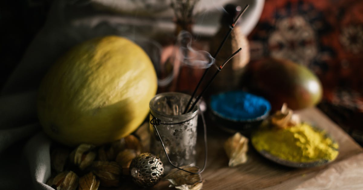 découvrez l'élégance moderne du smoking bleu poudre, parfait pour les occasions spéciales, mariages ou soirées habillées. faites forte impression avec ce costume raffiné au style unique.
