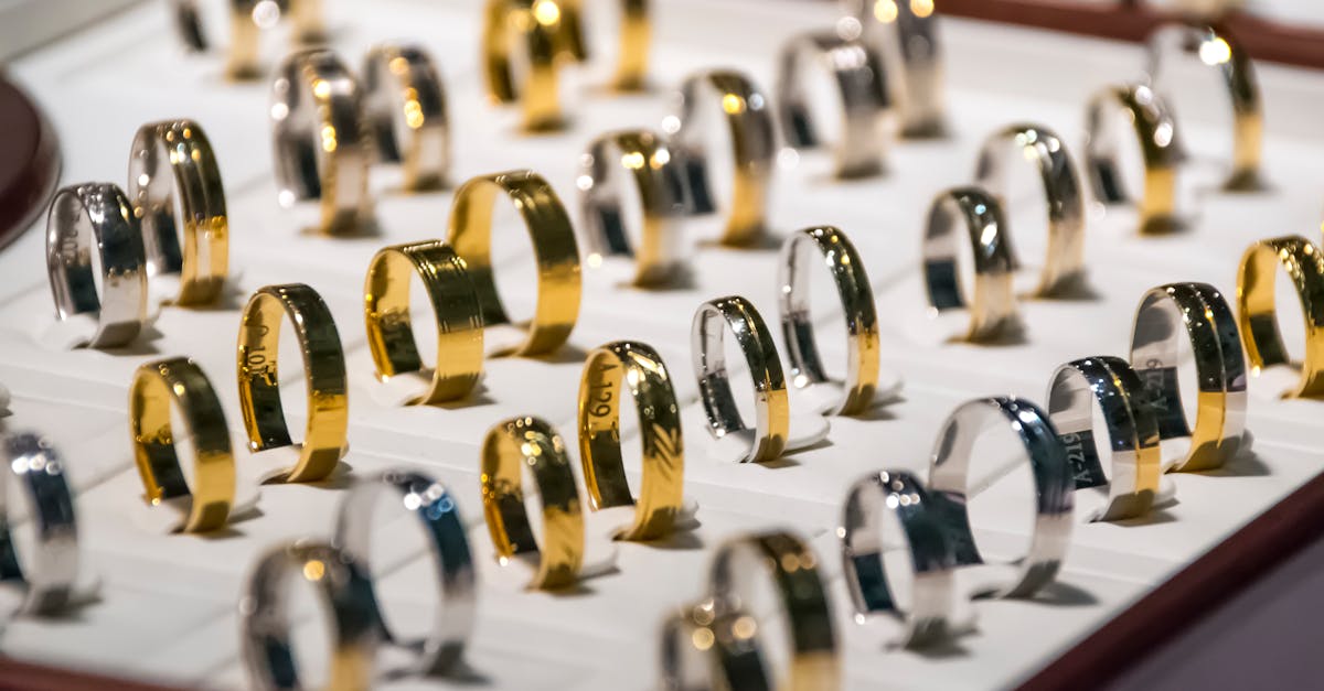 découvrez notre collection élégante de bagues pour toutes les occasions. styles variés en or, argent et pierre précieuse. trouvez la bague parfaite pour sublimer votre main dès aujourd'hui !