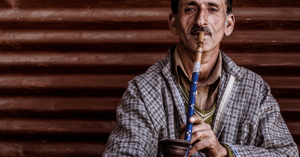 découvrez une large sélection de pipes à tabac artisanales et accessoires pour fumeurs. profitez de conseils d’experts et trouvez la pipe idéale pour savourer pleinement vos moments de détente.