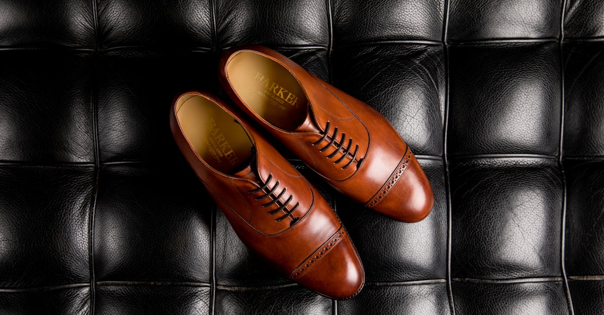 découvrez les brogues, des chaussures élégantes et intemporelles parfaites pour compléter toutes vos tenues. profitez de notre sélection de brogues pour homme et femme, alliant style britannique et confort au quotidien.