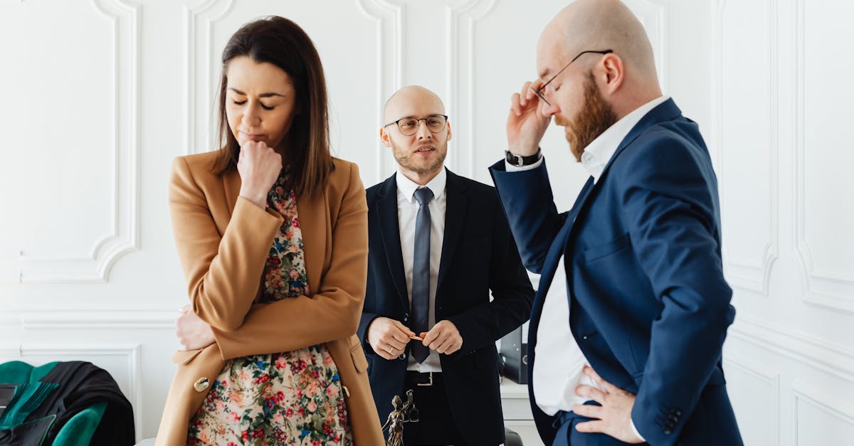 découvrez comment choisir la tenue idéale pour un avocat : vêtements professionnels, codes vestimentaires du barreau et conseils pour afficher une image élégante et crédible au tribunal ou au cabinet.