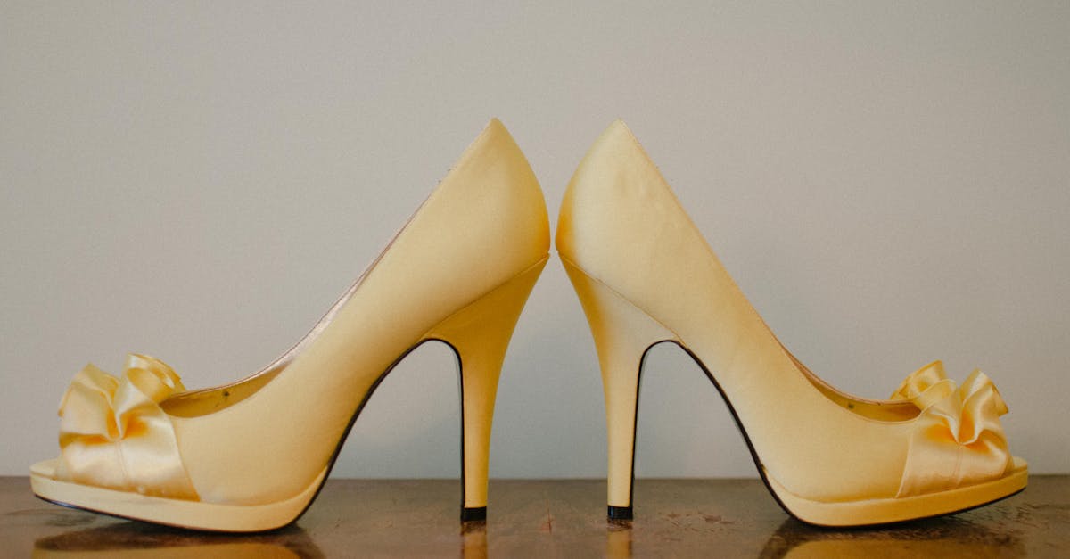 découvrez l'art du design de chaussures : tendances, techniques de création, conseils pour concevoir vos propres modèles et inspirations des plus grands créateurs. le guide idéal pour les passionnés de mode et d'innovation footwear.