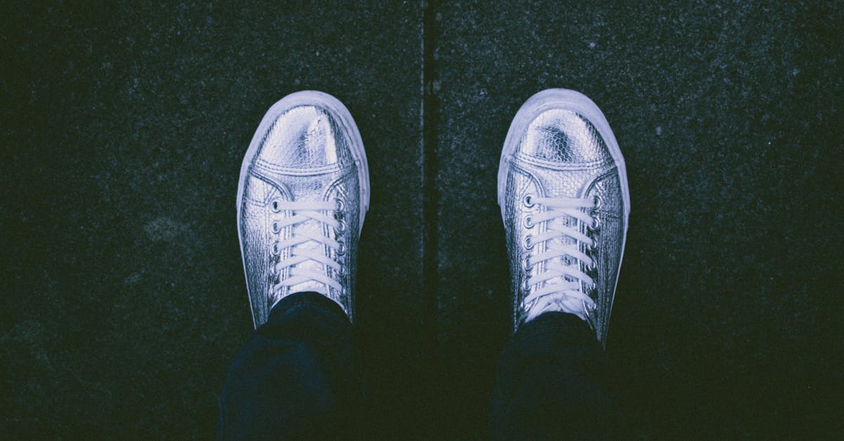 découvrez notre sélection de lacets de haute qualité pour chaussures de sport, baskets et chaussures de ville. choisissez parmi une variété de couleurs, de longueurs et de styles pour personnaliser votre look et assurer un maintien optimal à vos pieds.